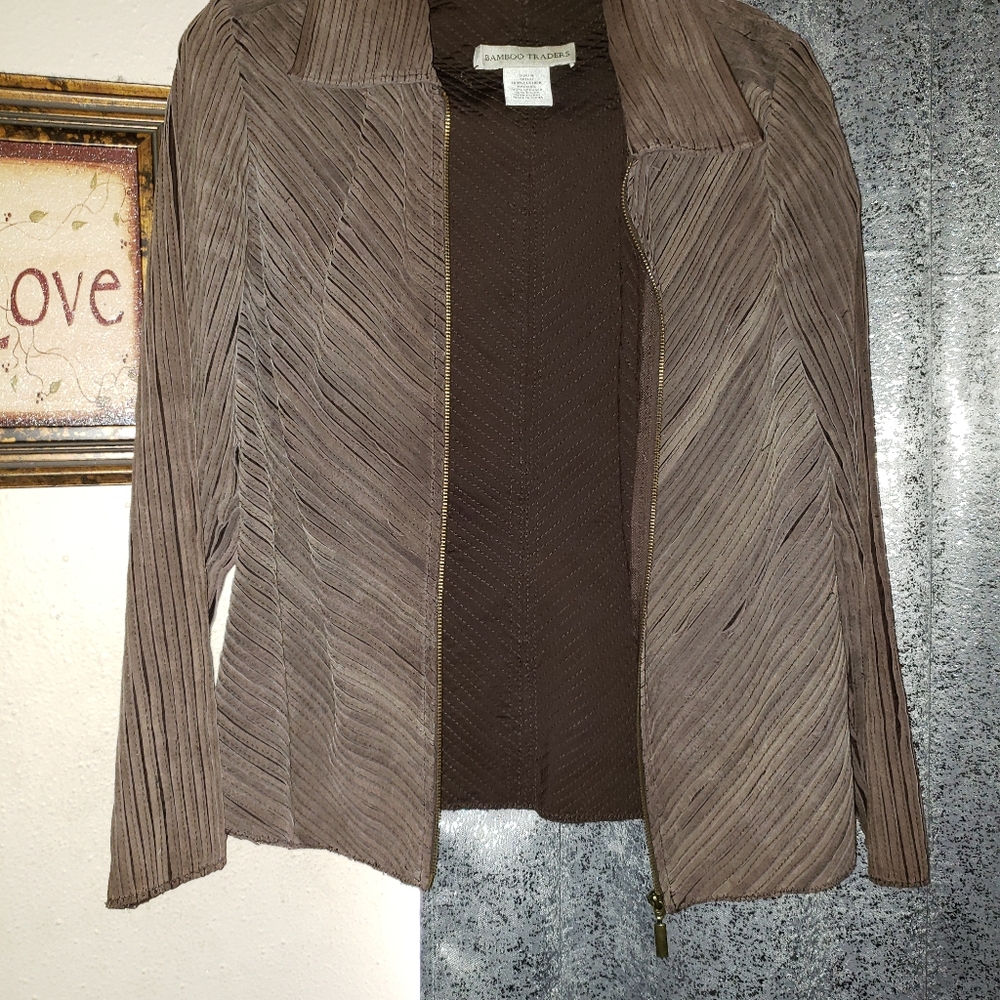 Suede jacket. Perfect with denim jeans or skirt!